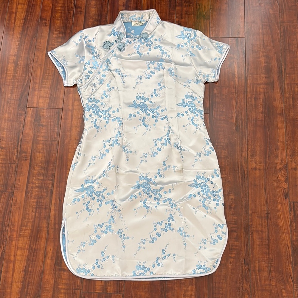 Elegant Chinese Chi Pao Blue Floral Women's Dress with low slits on side